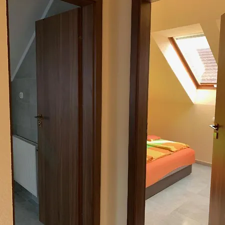 Couette-café Balaton Kinizsi 3*