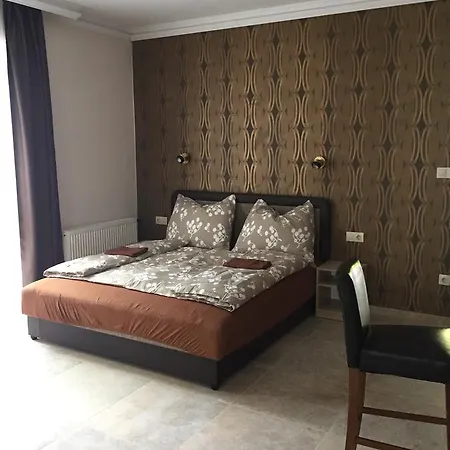 Couette-café Balaton Kinizsi 3*