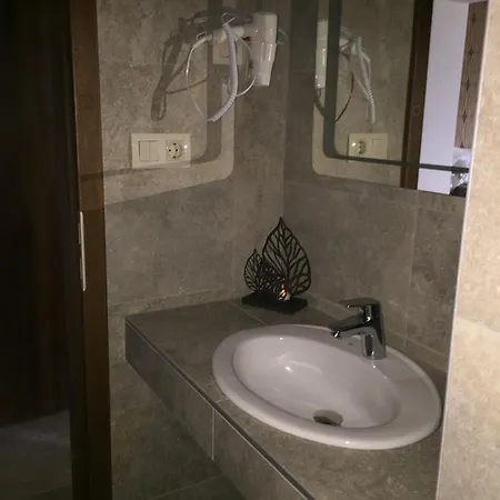 Balaton Kinizsi Bed & Breakfast *