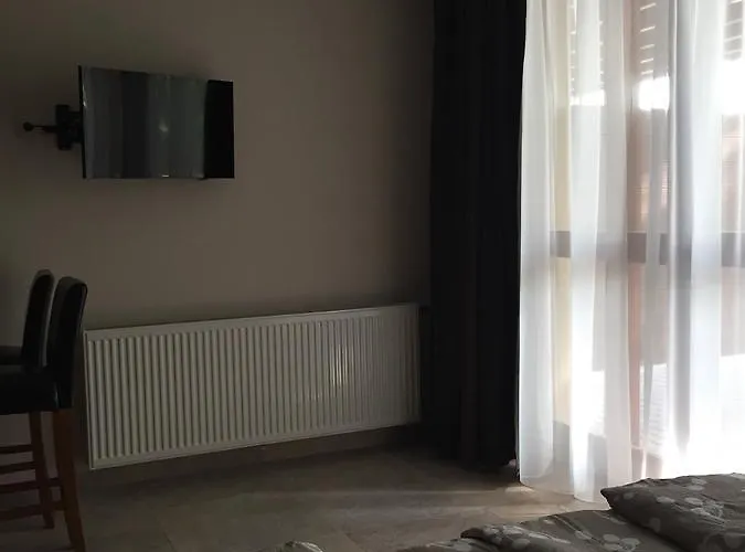 Balaton Kinizsi Nocleg ze śniadaniem 3*